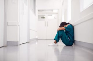 Health Professionals & Therapy: When It’s Time To Reach Out