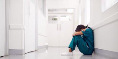 Health Professionals & Therapy: When It’s Time To Reach Out