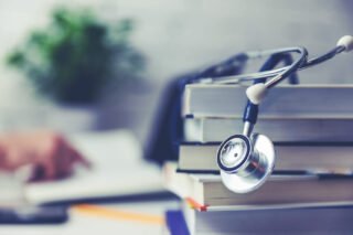 How to Identify Colleges With the Best Pre-Med Programs