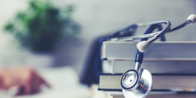 How to Identify Colleges With the Best Pre-Med Programs