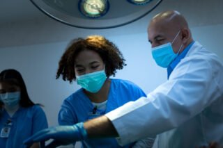 How High School Pre-Med Program Participants Can Network And Grow