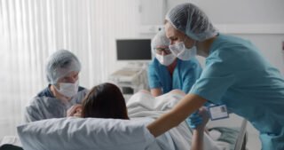 Pros and Cons of Being a Midwife