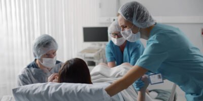 Pros and Cons of Being a Midwife