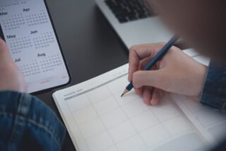 Best Med School Application Timeline Guide (2024-2025)