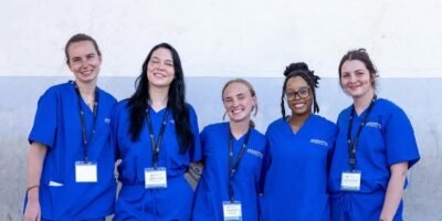 How to Get Clinical Experience as a Pre-Med Student
