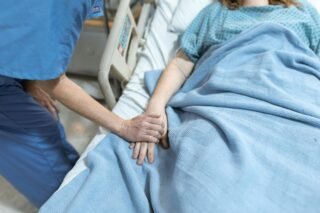Hospital-Grade Beds & Beyond: An Essential Home-Equipment Checklist for Post-Op Recovery